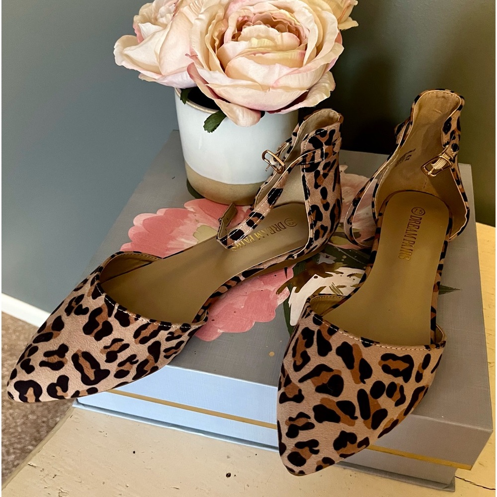 Dreampairs NWOT leopard print flats.